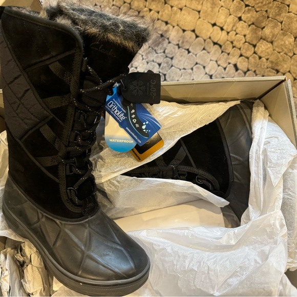 Clark’s Winter Boots - Picture 2 of 3